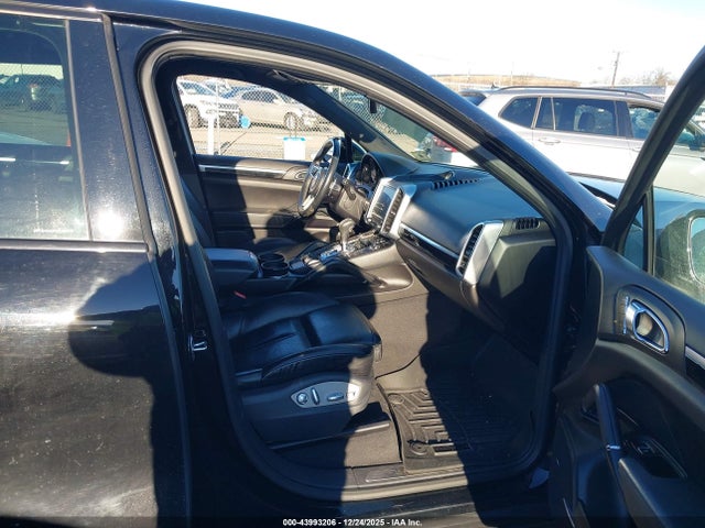 2017 PORSCHE CAYENNE WP1AA2A21HKA84177 Photo 4
