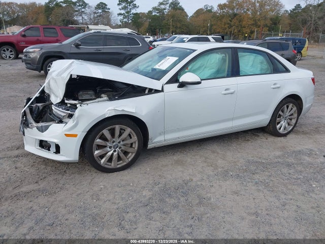 2017 AUDI A4 WAUANAF4XHN065875 Photo 1