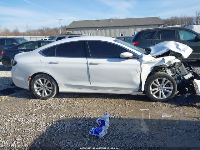 2015 Chrysler 200 Limited მანქანა იყიდება აუქციონზე, vin: 1C3CCCAB4FN747378, აუქციონის ნომერი: 43993296