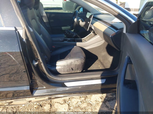 2018 TESLA MODEL 3 5YJ3E1EB9JF054737 Photo 4