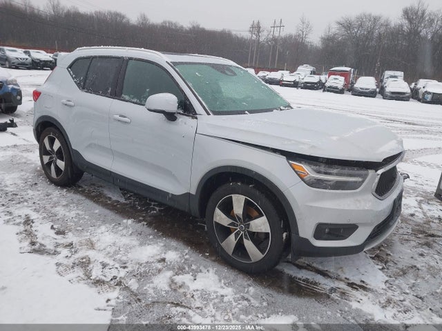 2021 VOLVO XC40 YV4162UK9M2471033