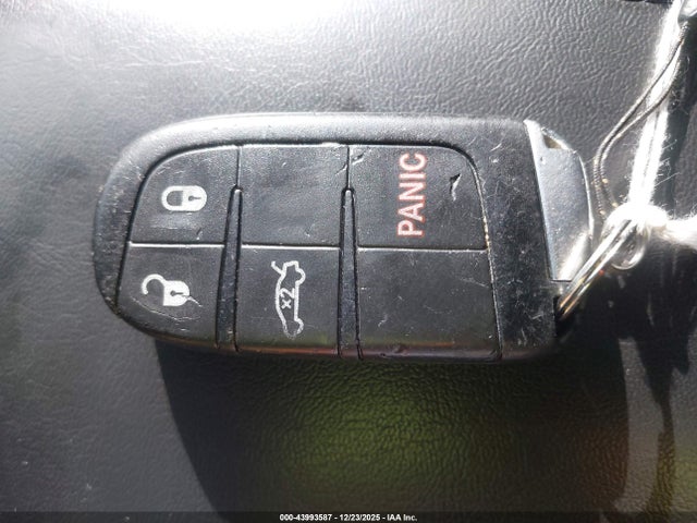 43993587 :رقم المزاد ، 1C3CCCAB1FN552094 vin ، 2015 Chrysler 200 Limited مزاد بيع