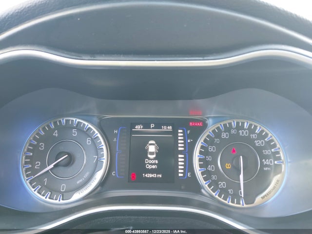 43993587 :رقم المزاد ، 1C3CCCAB1FN552094 vin ، 2015 Chrysler 200 Limited مزاد بيع