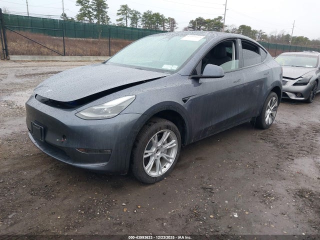 2023 TESLA MODEL Y 7SAYGDEEXPF692714 Photo 1