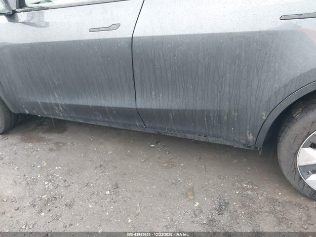 2023 TESLA MODEL Y 7SAYGDEEXPF692714 Photo 5