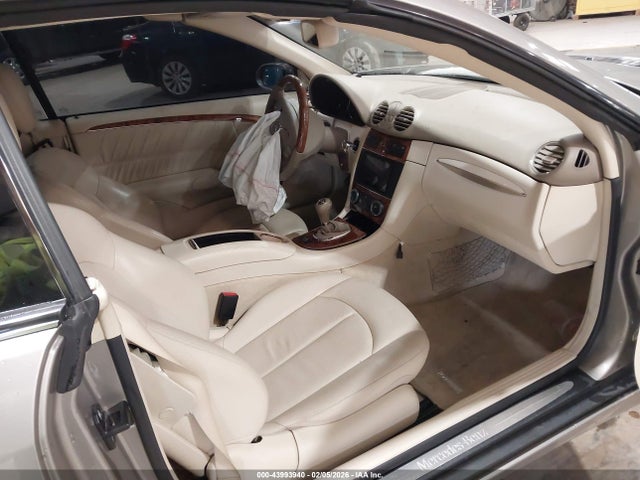 2008 MERCEDES-BENZ CLK 350 WDBTK56F28F252596 Photo 4
