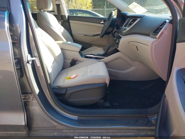 2018 HYUNDAI TUCSON KM8J33A48JU671274 Photo 4