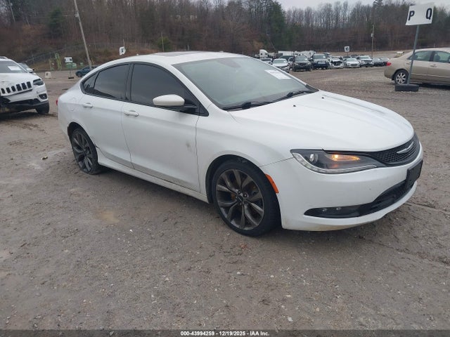 Продажа на аукционе авто 2015 Chrysler 200 S, vin: 1C3CCCBBXFN539312, номер лота: 43994259