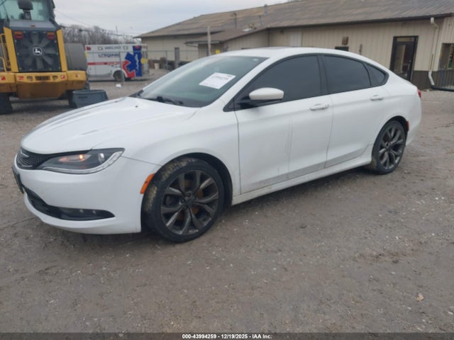Продажа на аукционе авто 2015 Chrysler 200 S, vin: 1C3CCCBBXFN539312, номер лота: 43994259