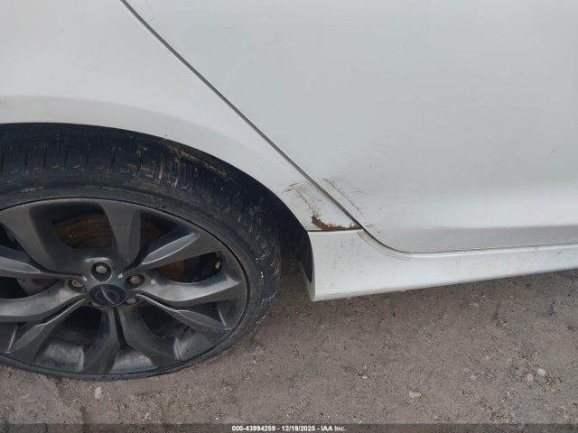 Продажа на аукционе авто 2015 Chrysler 200 S, vin: 1C3CCCBBXFN539312, номер лота: 43994259