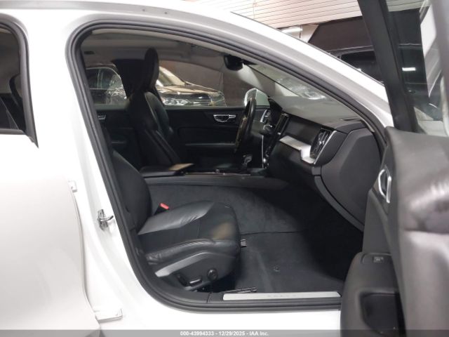 2019 VOLVO S60 7JRA22TK0KG017352 Photo 4