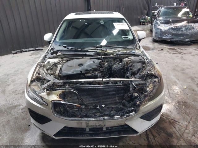 2019 VOLVO S60 7JRA22TK0KG017352 Photo 5