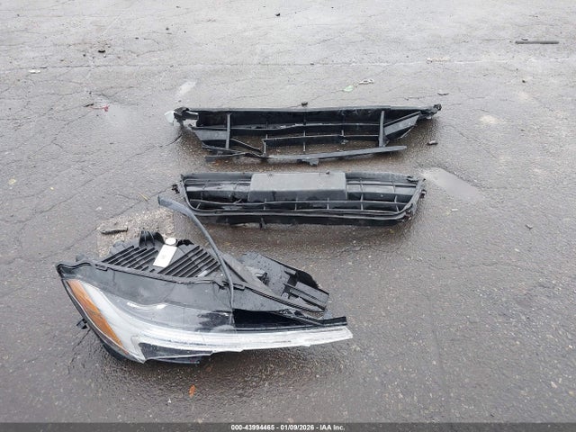 2025 Volvo Xc60 B5 Plus მანქანა იყიდება აუქციონზე, vin: YV4M12RC3S1121154, აუქციონის ნომერი: 43994465