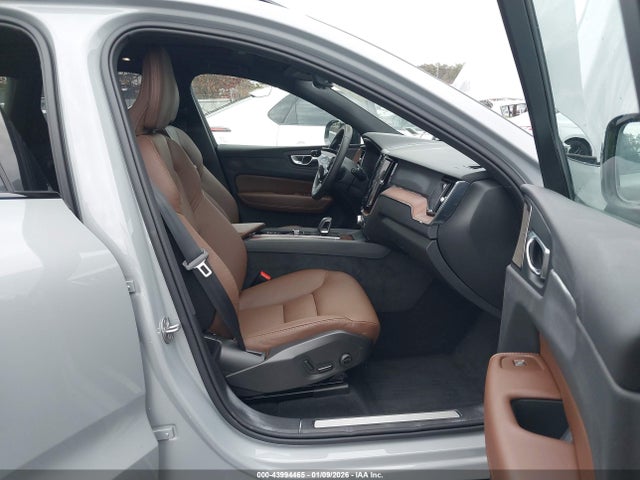 2025 Volvo Xc60 B5 Plus მანქანა იყიდება აუქციონზე, vin: YV4M12RC3S1121154, აუქციონის ნომერი: 43994465