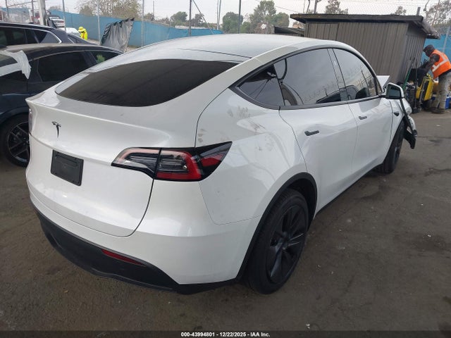 2025 TESLA MODEL Y 7SAYGDED7SF221636 Photo 3