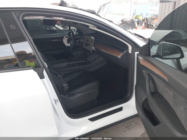 2025 TESLA MODEL Y 7SAYGDED7SF221636 Photo 4