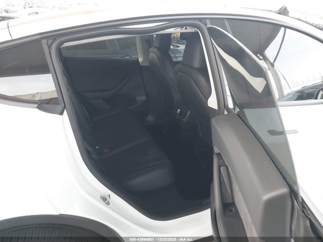 2025 TESLA MODEL Y 7SAYGDED7SF221636 Photo 7