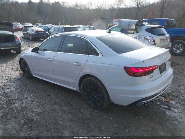 2022 AUDI A4 WAUEAAF42NN015142 Photo 2