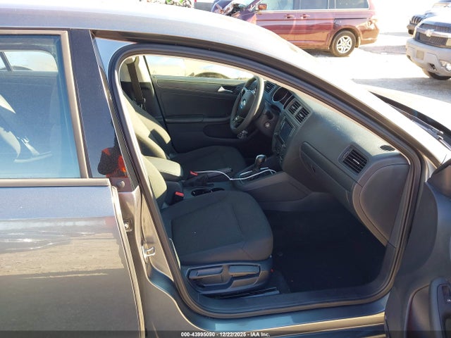 3VW267AJ8GM416924 Volkswagen Jetta 1.4t S