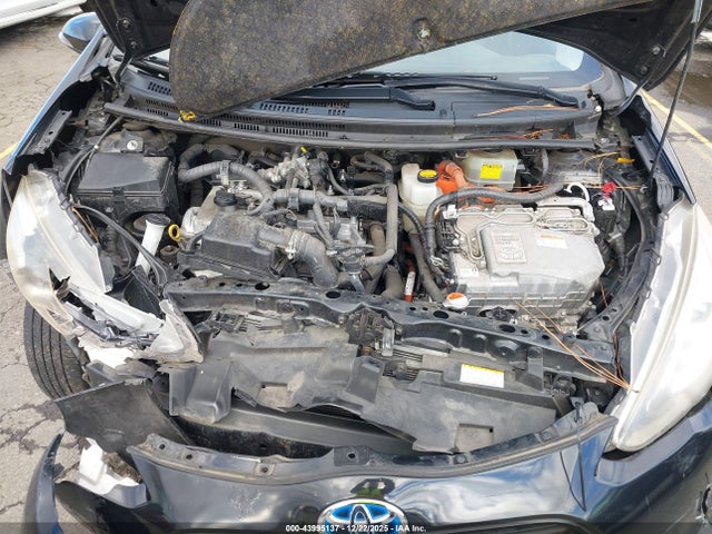 JTDKDTB32G1129075 Toyota Prius C Two