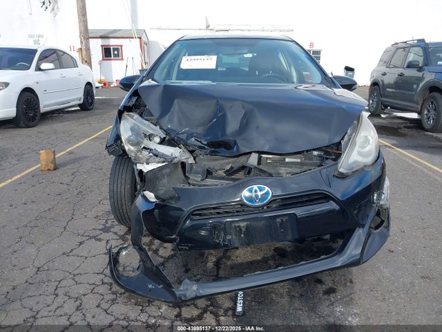 JTDKDTB32G1129075 Toyota Prius C Two