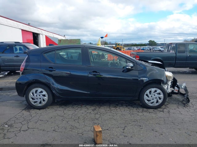 JTDKDTB32G1129075 Toyota Prius C Two