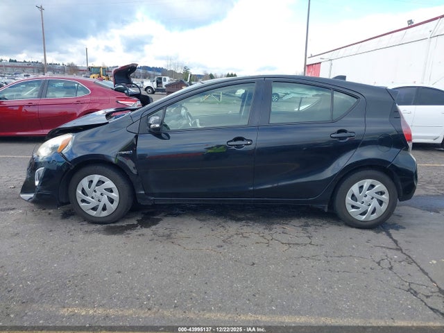 JTDKDTB32G1129075 Toyota Prius C Two