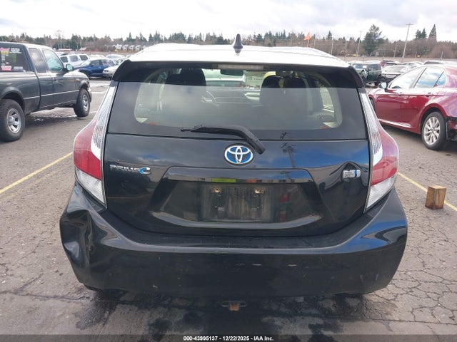 JTDKDTB32G1129075 Toyota Prius C Two