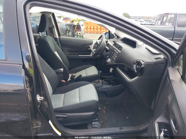 JTDKDTB32G1129075 Toyota Prius C Two