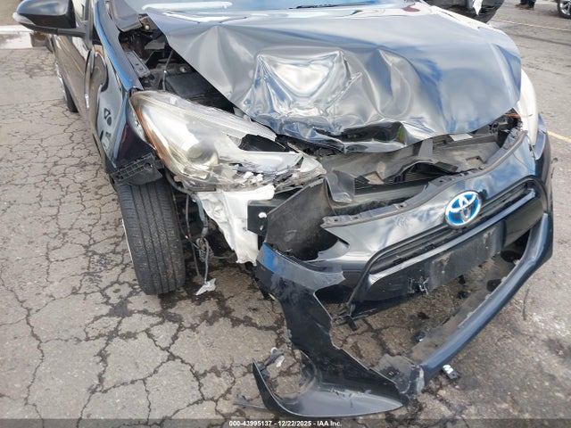 JTDKDTB32G1129075 Toyota Prius C Two