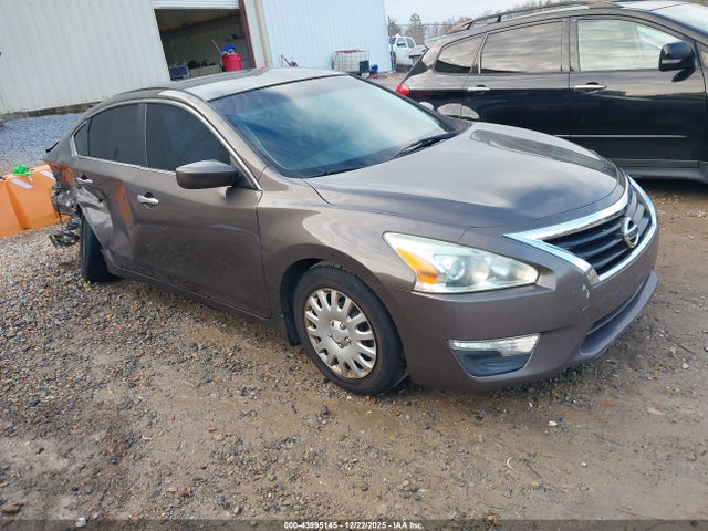 Nissan Altima 2.5 S 2015 1N4AL3AP1FN406010 головне зображення