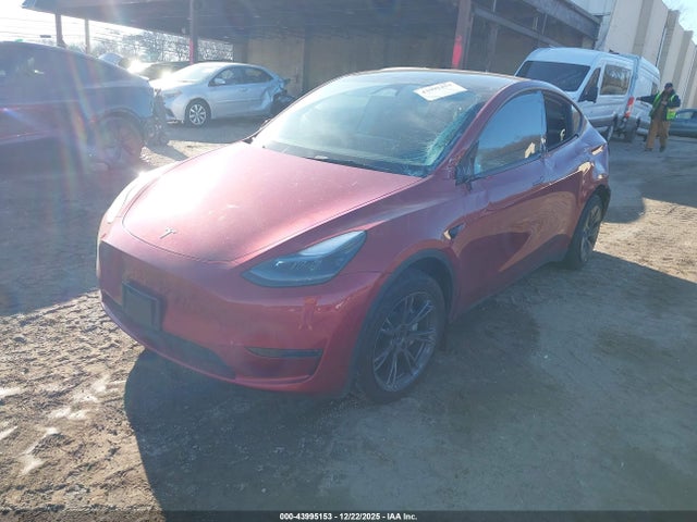 2024 TESLA MODEL Y 7SAYGDEDXRF108046 Photo 1