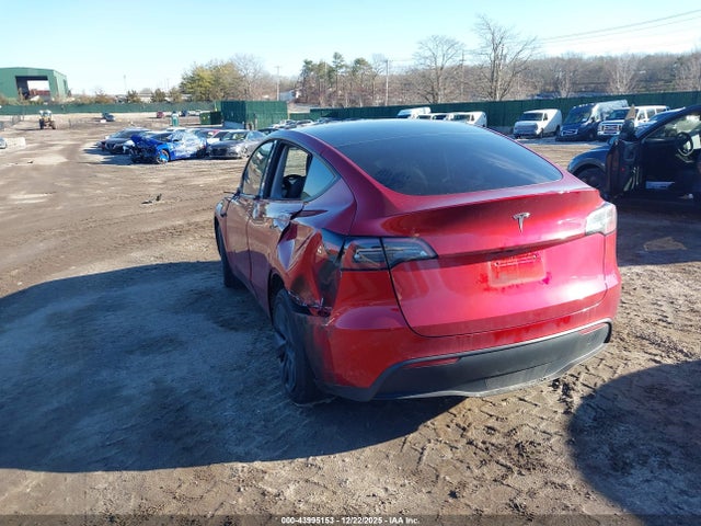 2024 TESLA MODEL Y 7SAYGDEDXRF108046 Photo 2