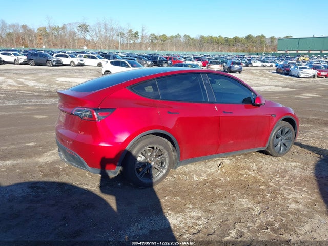 2024 TESLA MODEL Y 7SAYGDEDXRF108046 Photo 3