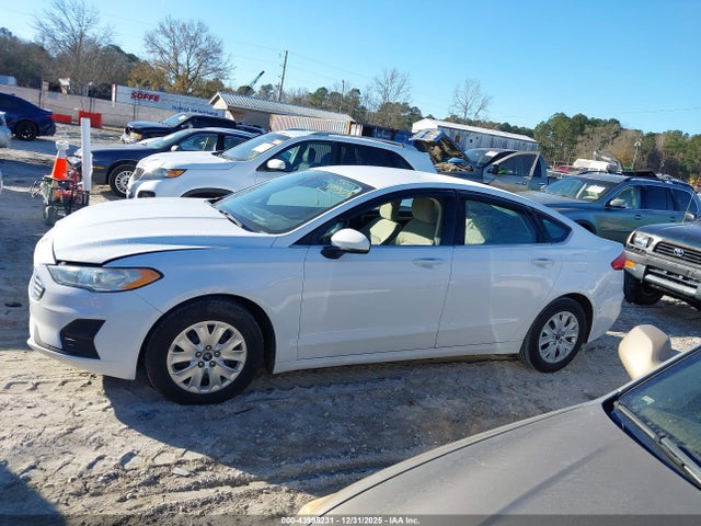 2019 Ford Fusion S მანქანა იყიდება აუქციონზე, vin: 3FA6P0G77KR159700, აუქციონის ნომერი: 43995231