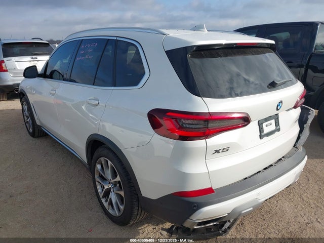 2021 BMW X5 5UXCR4C07M9G21728 Photo 2