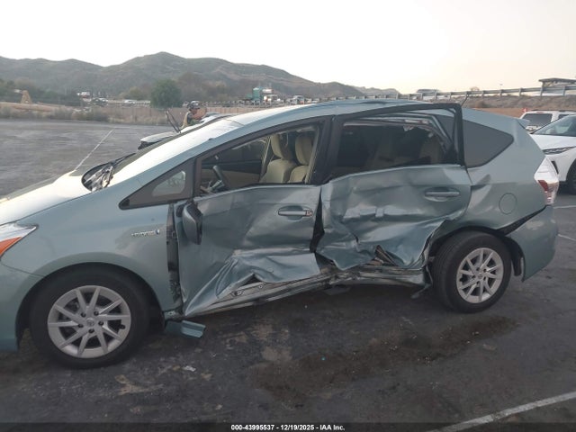 Toyota Prius V Three 2014 JTDZN3EU1E3323596 Image 6