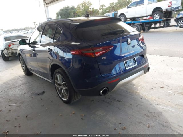 2018 ALFA ROMEO STELVIO ZASFAKPN8J7B96175 Photo 2