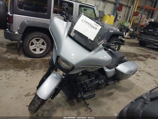 Harley-Davidson FLHX 2024 1HD1KB716RB625009 Image 2