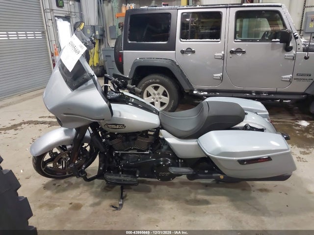 Harley-Davidson FLHX 2024 1HD1KB716RB625009 Image 12