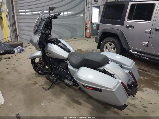 Harley-Davidson FLHX 2024 1HD1KB716RB625009 Image 3