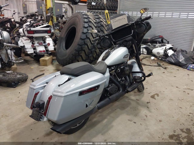 Harley-Davidson FLHX 2024 1HD1KB716RB625009 Image 4