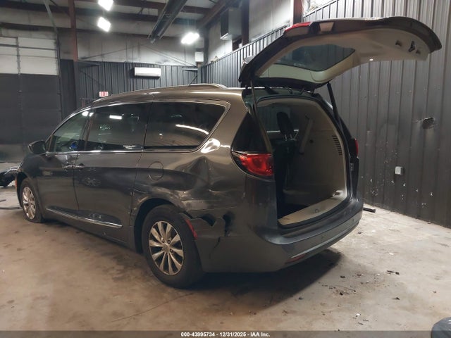 2017 CHRYSLER PACIFICA 2C4RC1BG9HR831867 Photo 2