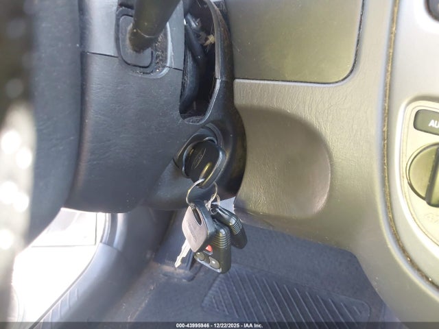 2003 FORD ESCAPE 1FMYU93183KB81224 Photo 10