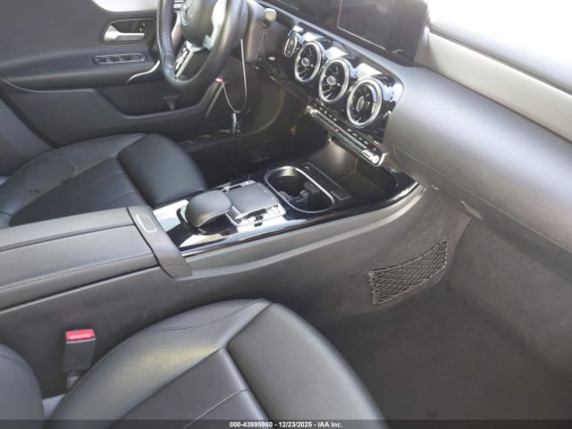 2020 MERCEDES-BENZ A 220 W1K3G4EB2LJ216320 Photo 4