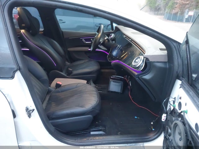 2022 MERCEDES-BENZ EQS 580 W1KCG4EB3NA001659 Photo 4