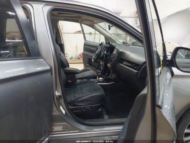 2019 MITSUBISHI OUTLANDER JA4AZ3A3XKZ047680 Photo 4