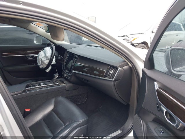 2018 VOLVO S90 LVY992MK6JP034871 Photo 4