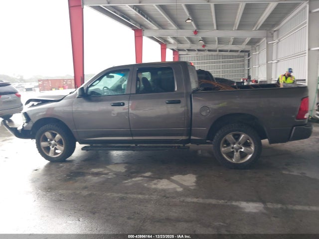 43996164 :رقم المزاد ، 3C6RR7KT6JG219630 vin ، 2018 Ram 1500 Tradesman  4x4 5'7 Box مزاد بيع