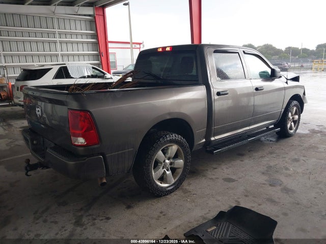43996164 :رقم المزاد ، 3C6RR7KT6JG219630 vin ، 2018 Ram 1500 Tradesman  4x4 5'7 Box مزاد بيع